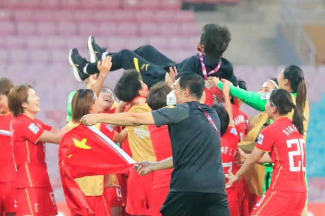 开云体育官网-水庆霞半场调整收获奇效 俩大替补造3球+补时绝杀